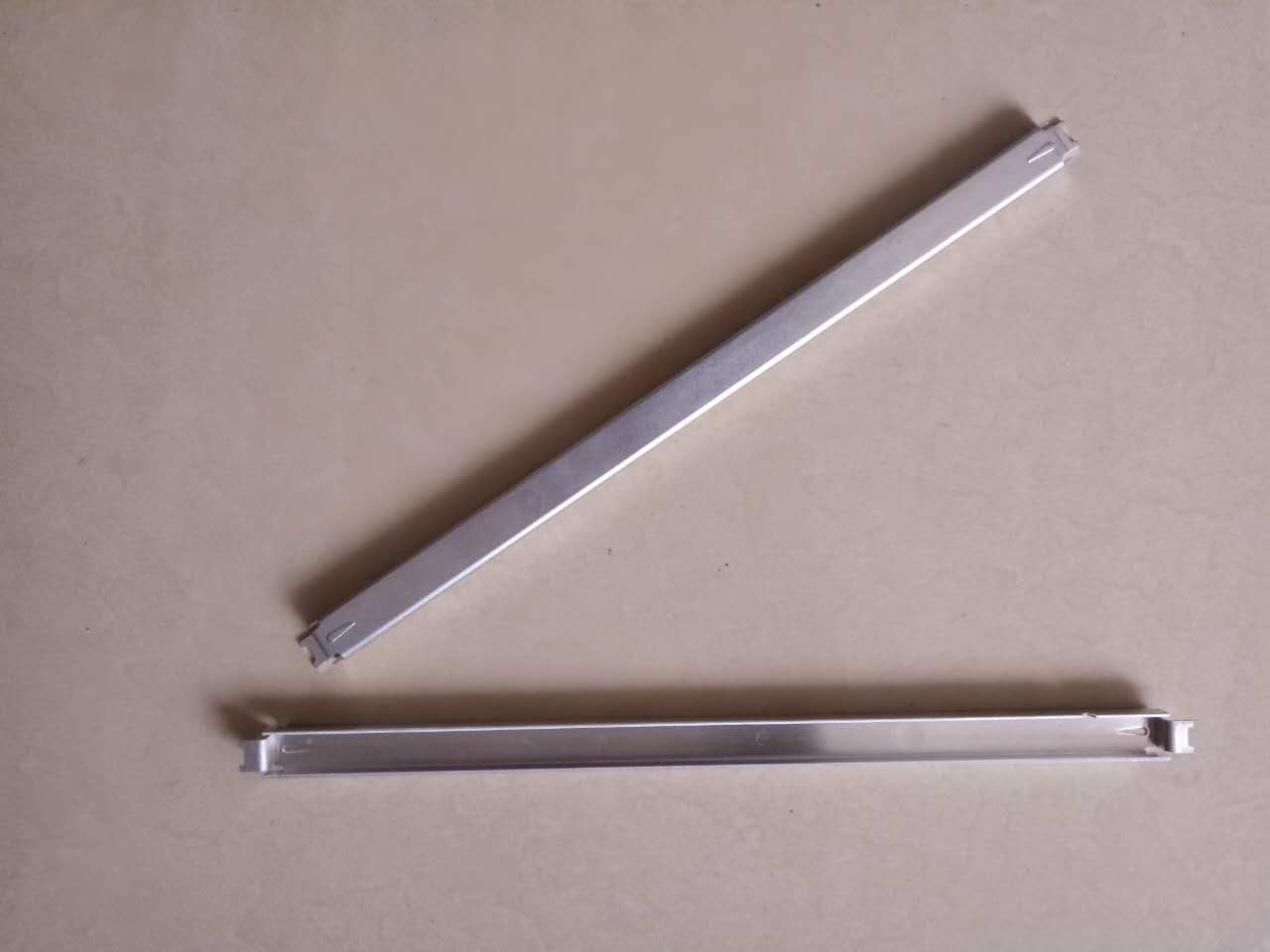 散热器左右侧板